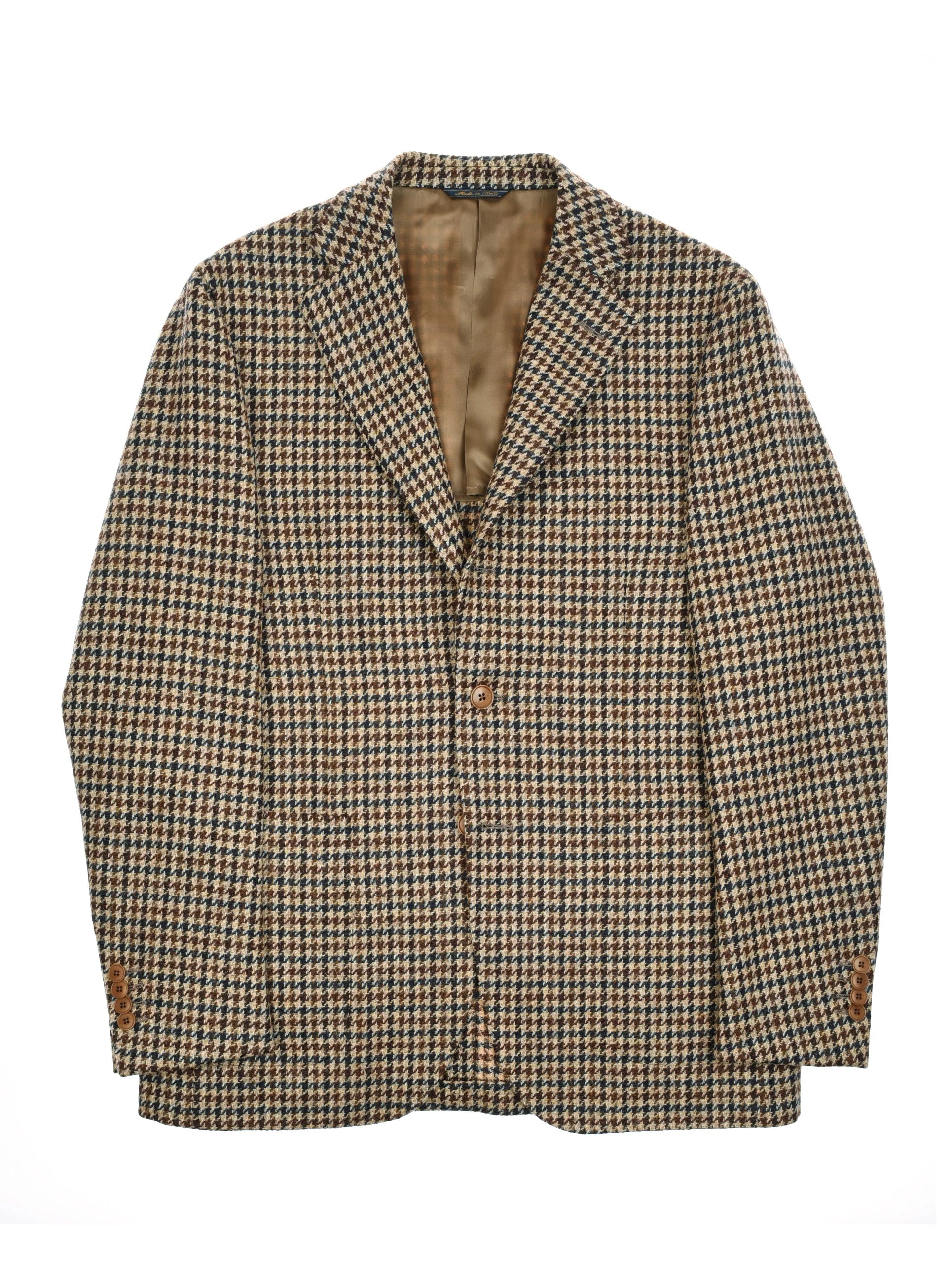 The Campbell's of Beauly Auld Stock Gun Club Tweed Jacket features a brown, beige, and blue houndstooth pattern, tan lining, two front buttons, sleeve button details, and is shown flat on a white background.