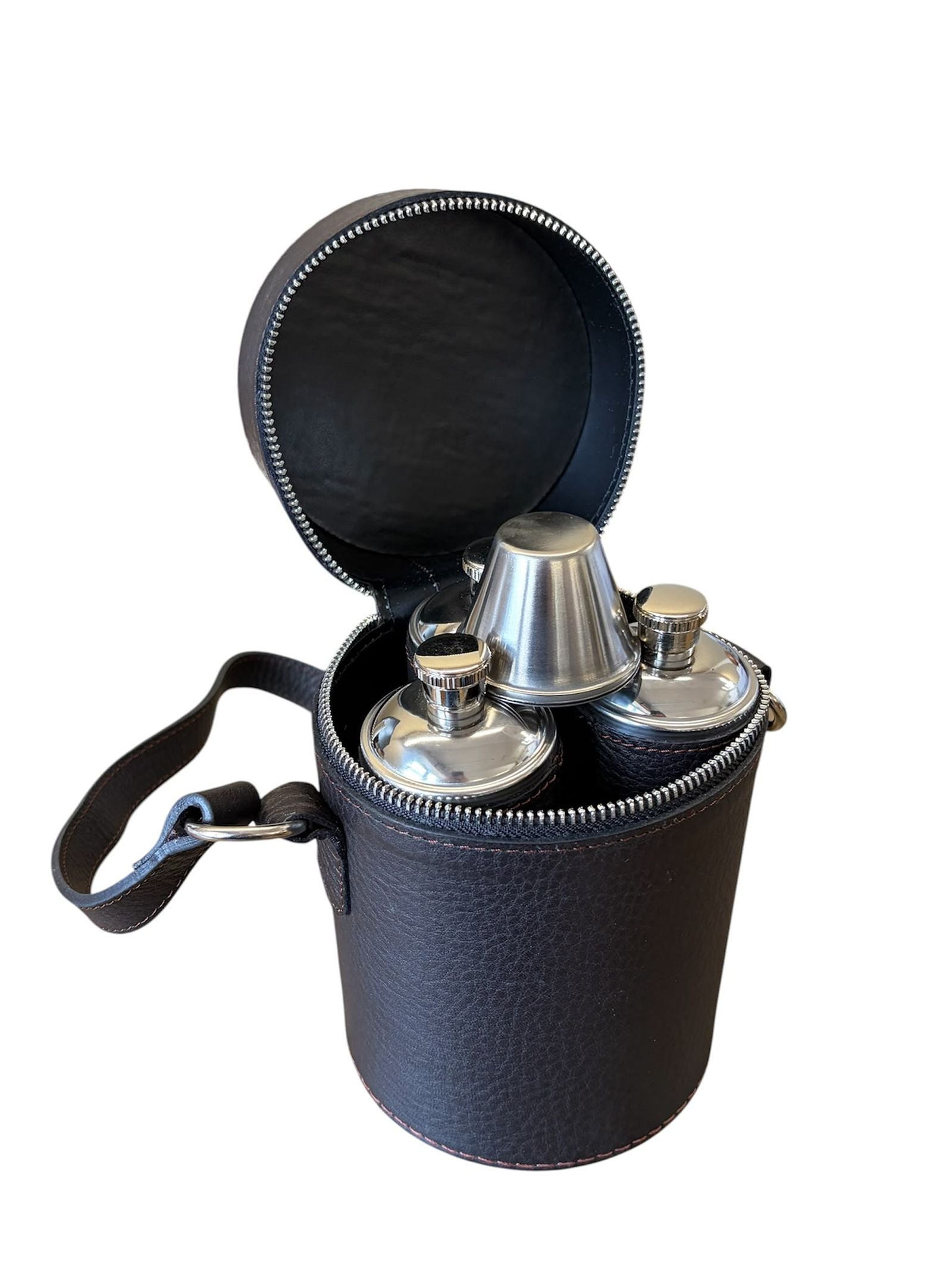 The Campbell’s of Beauly Triple Flask Set features a black leather case with a sturdy handle, securely housing three compact metal flasks and a matching metal cup inside. With its zippered opening and organized interior, this set is the perfect companion for outdoor adventures or countryside pursuits.